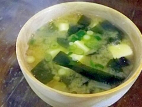 おやじのみそ汁☆生わかめと豆腐